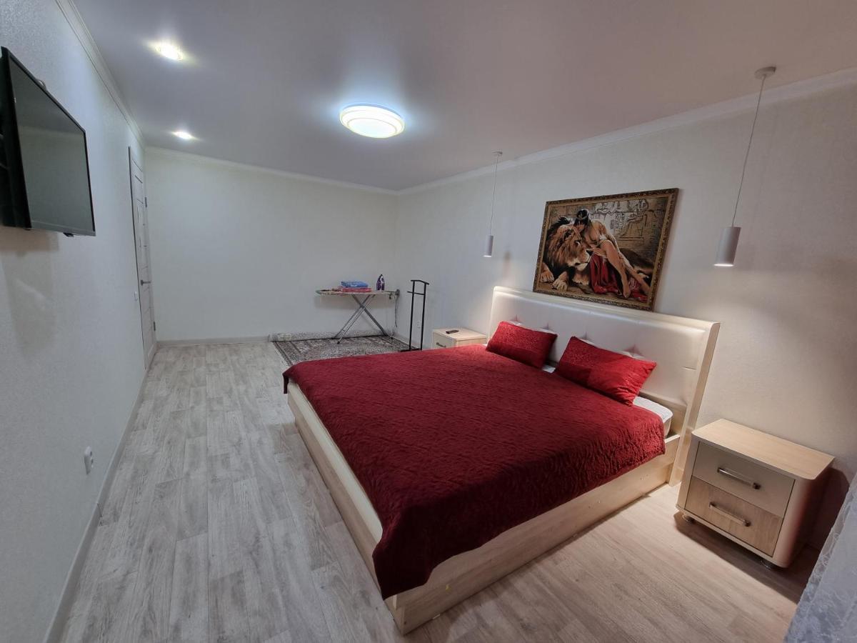 Посуточная Квартира На Мухита C Wi-Fi Uralsk Exterior foto